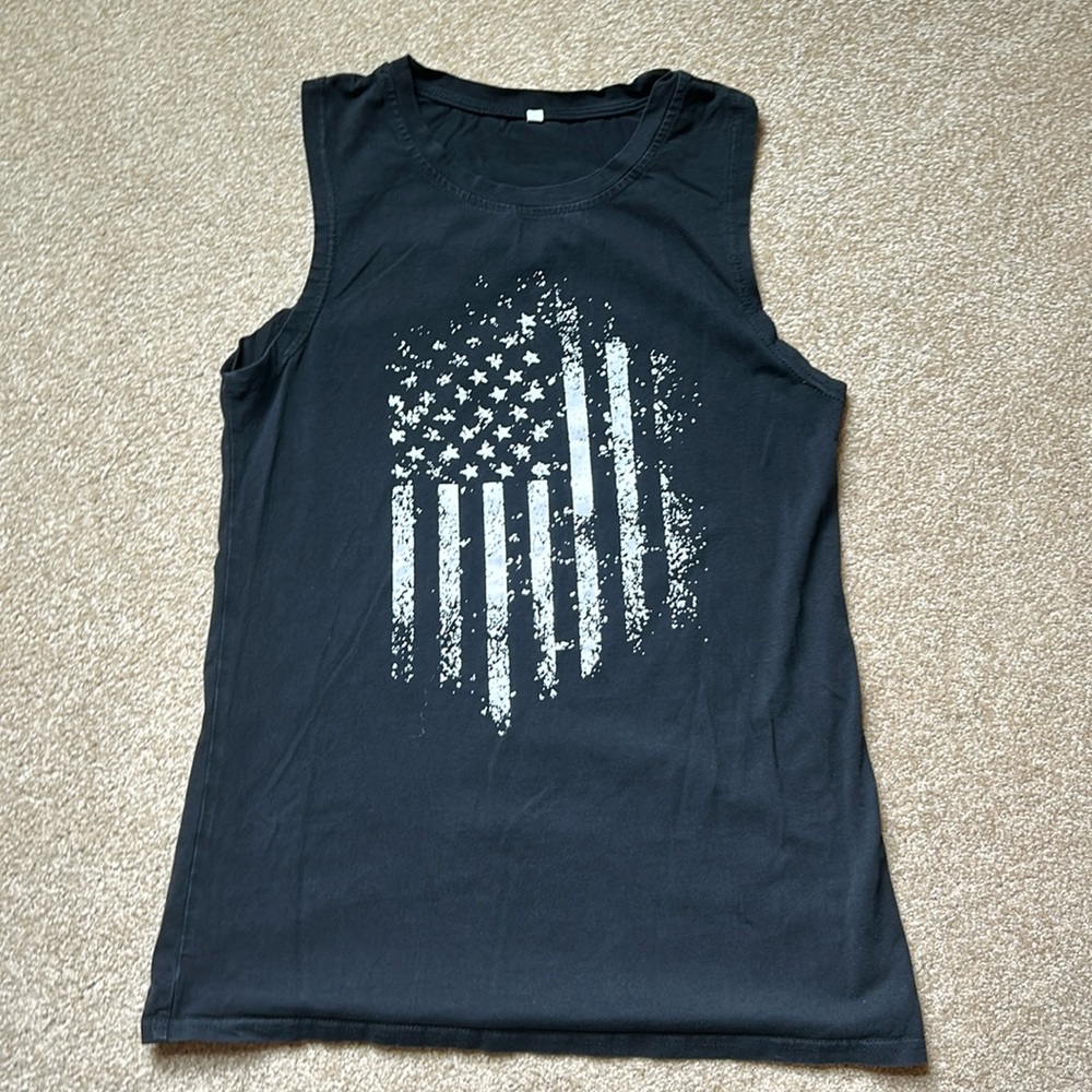 Men’s black sleeveless shirt